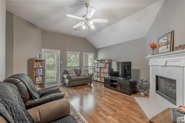 120 Fairway View Lane, Conroe, TX 77356
