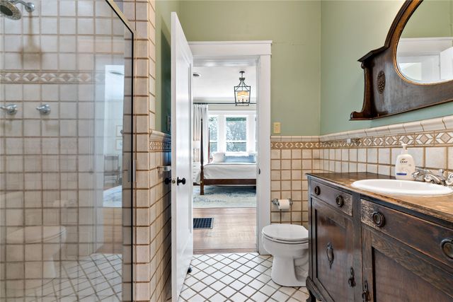 541 S Main Street, Paris, TX 75460