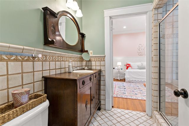 541 S Main Street, Paris, TX 75460