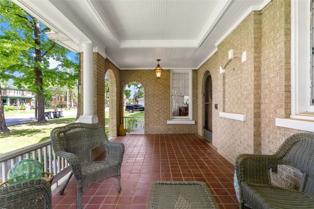 541 S Main Street, Paris, TX 75460