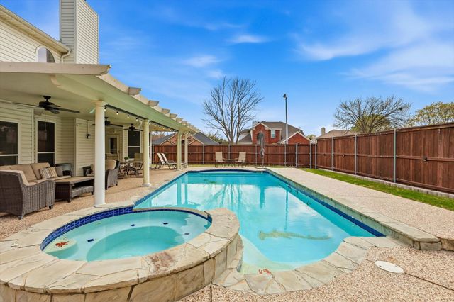 5901 Rushing Creek Court, Haltom City, TX 76137