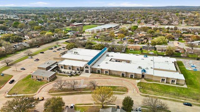 5901 Rushing Creek Court, Haltom City, TX 76137