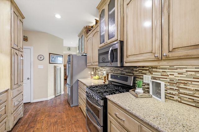 5901 Rushing Creek Court, Haltom City, TX 76137