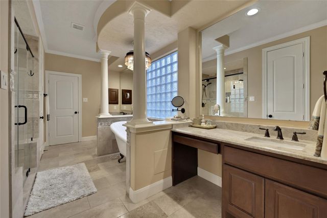 2814 S Cotswold Manor Drive, Kingwood, TX 77339