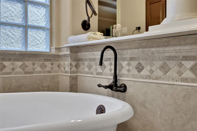 2814 S Cotswold Manor Drive, Kingwood, TX 77339
