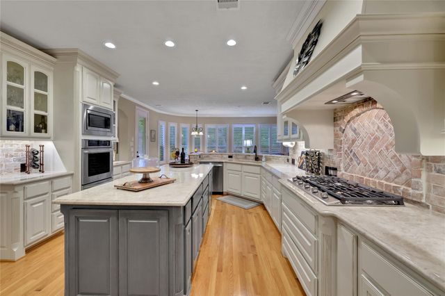 2814 S Cotswold Manor Drive, Kingwood, TX 77339