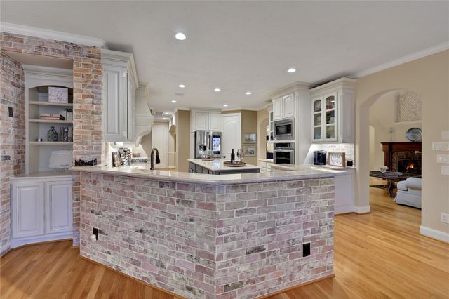 2814 S Cotswold Manor Drive, Kingwood, TX 77339