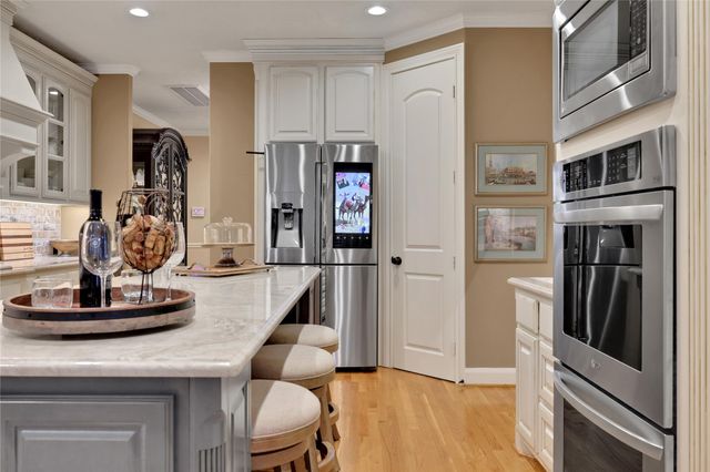 2814 S Cotswold Manor Drive, Kingwood, TX 77339
