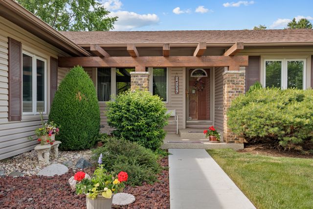 230 Yarmouth Road, Elk Grove Village, IL 60007