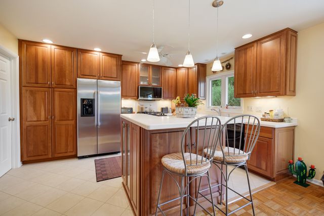 230 Yarmouth Road, Elk Grove Village, IL 60007