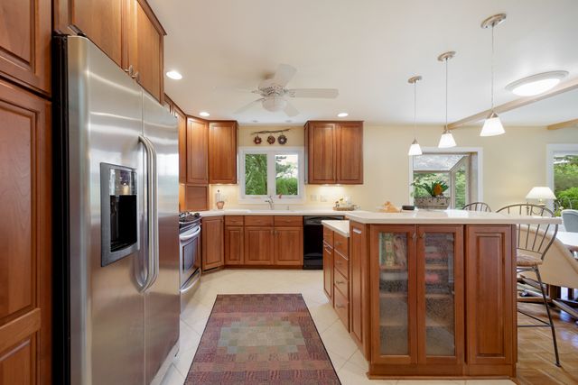 230 Yarmouth Road, Elk Grove Village, IL 60007