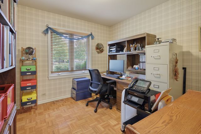 230 Yarmouth Road, Elk Grove Village, IL 60007