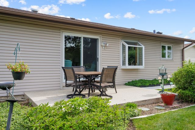 230 Yarmouth Road, Elk Grove Village, IL 60007