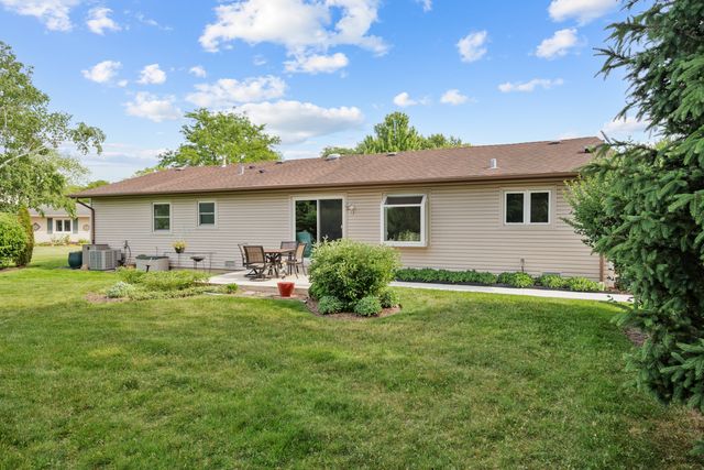 230 Yarmouth Road, Elk Grove Village, IL 60007