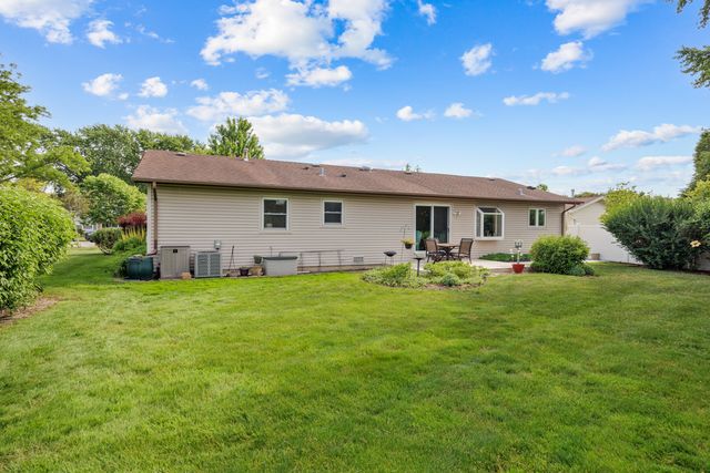 230 Yarmouth Road, Elk Grove Village, IL 60007