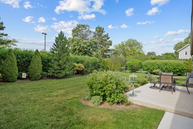 230 Yarmouth Road, Elk Grove Village, IL 60007