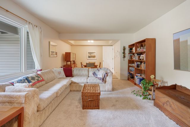 230 Yarmouth Road, Elk Grove Village, IL 60007