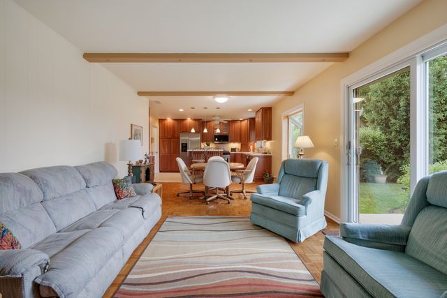 230 Yarmouth Road, Elk Grove Village, IL 60007