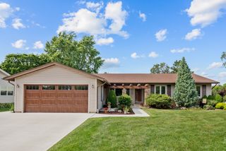 230 Yarmouth Road, Elk Grove Village, IL 60007