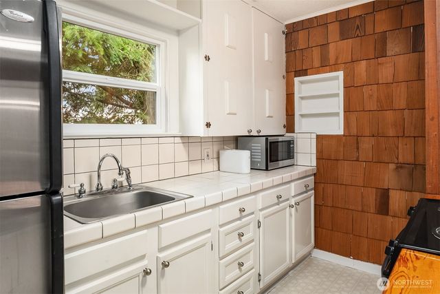 18023 62nd Avenue NE, Kenmore, WA 98028