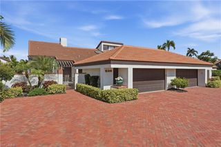 539 Bay Villas LN 101, Naples, FL 34108