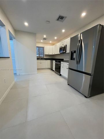 2514 NW 4th Street, Pompano Beach, FL 33069