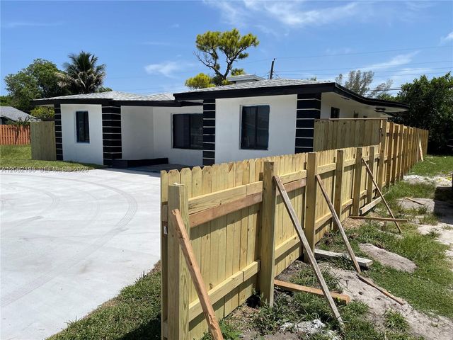 2514 NW 4th Street, Pompano Beach, FL 33069