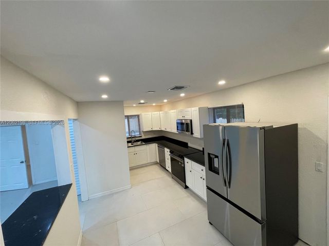 2514 NW 4th Street, Pompano Beach, FL 33069
