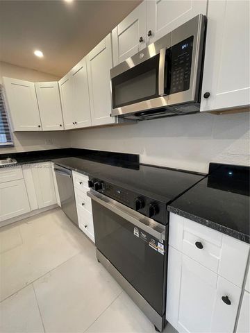 2514 NW 4th Street, Pompano Beach, FL 33069