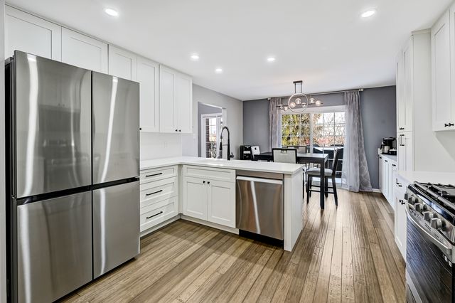 7676 Thistlewood Lane, Frankfort, IL 60423