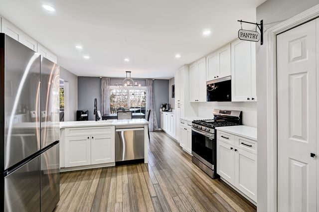 7676 Thistlewood Lane, Frankfort, IL 60423