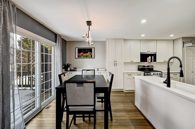 7676 Thistlewood Lane, Frankfort, IL 60423