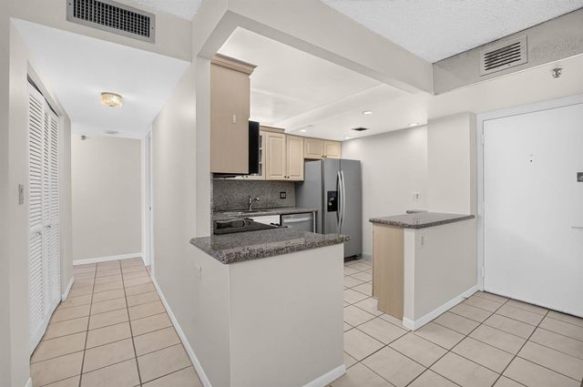 3912 S Ocean Boulevard 501, Highland Beach, FL 33487