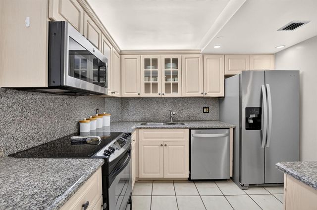3912 S Ocean Boulevard 501, Highland Beach, FL 33487