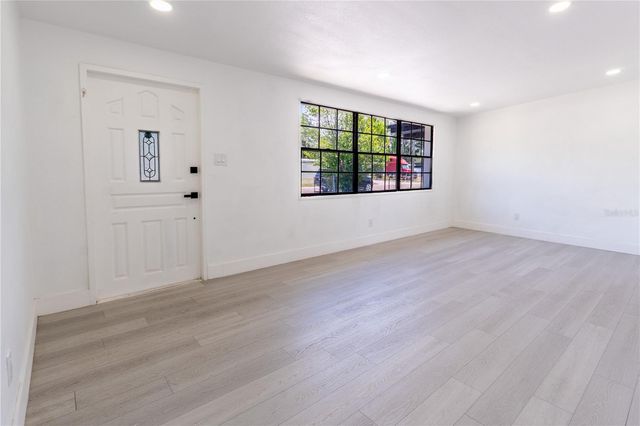 4112 W FAIRVIEW HEIGHTS, Tampa, FL 33616