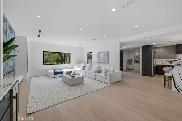 8400 White Oak, Sherwood Forest, CA 91325