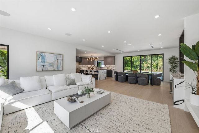 8400 White Oak, Sherwood Forest, CA 91325