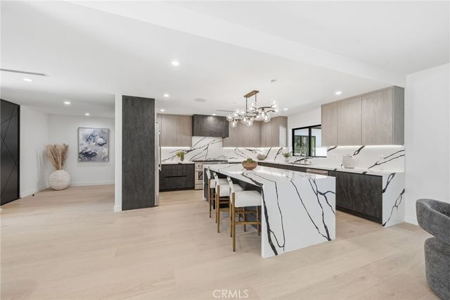 8400 White Oak, Sherwood Forest, CA 91325