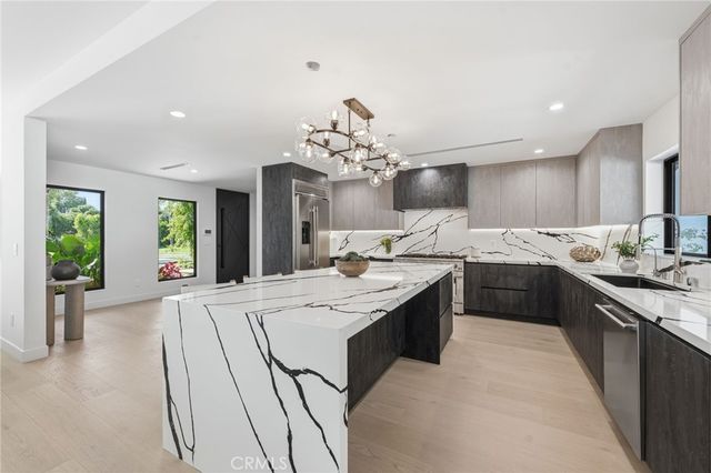 8400 White Oak, Sherwood Forest, CA 91325