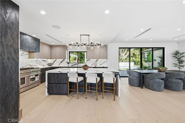 8400 White Oak, Sherwood Forest, CA 91325