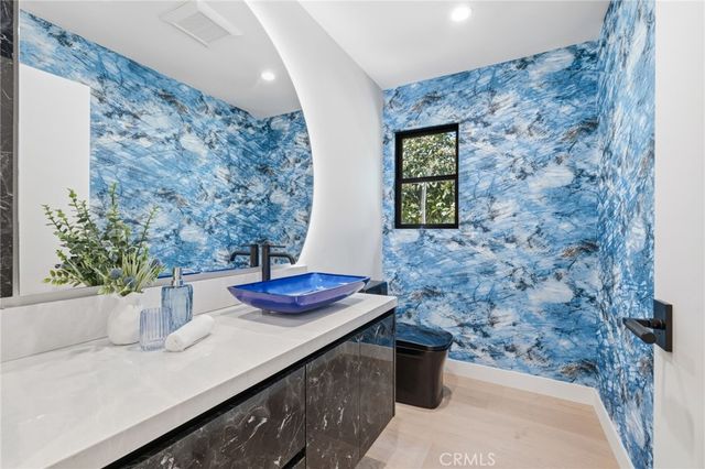 8400 White Oak, Sherwood Forest, CA 91325