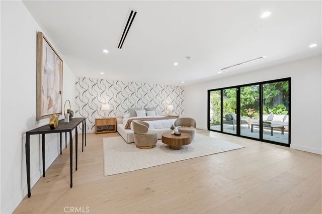 8400 White Oak, Sherwood Forest, CA 91325