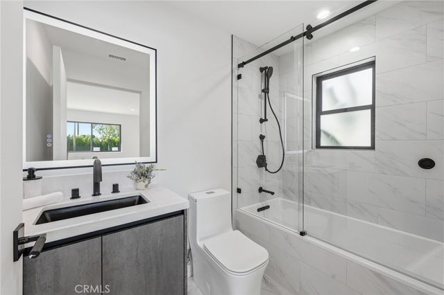 8400 White Oak, Sherwood Forest, CA 91325