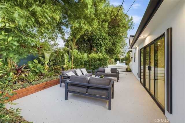 8400 White Oak, Sherwood Forest, CA 91325