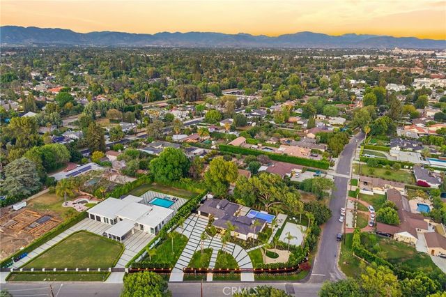 8400 White Oak, Sherwood Forest, CA 91325