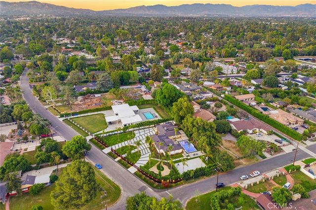 8400 White Oak, Sherwood Forest, CA 91325