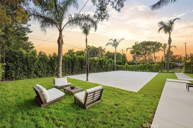 8400 White Oak, Sherwood Forest, CA 91325