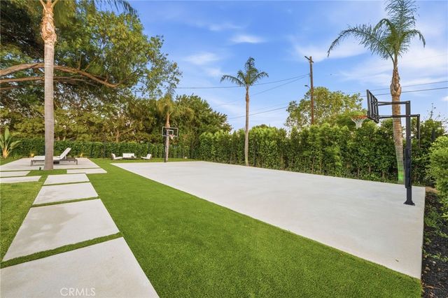 8400 White Oak, Sherwood Forest, CA 91325