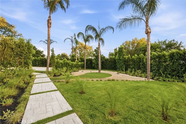 8400 White Oak, Sherwood Forest, CA 91325