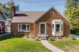 807 Barrington, Grosse Pointe Park, MI 48230